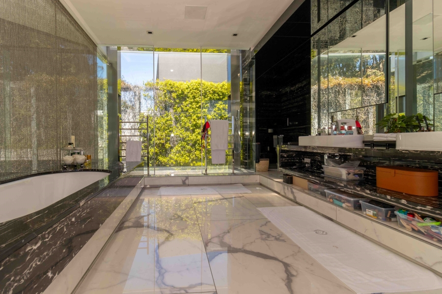 5 Bedroom Property for Sale in Clifton Western Cape